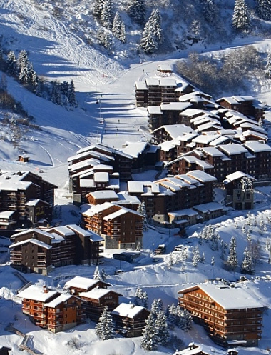 À Mottaret, la plupart de nos résidences sont skis aux pieds. Il ne vous reste plus qu'à chausser ou à marcher au maximum 300 mètres et vous voila en un éclair sur le plus grand domaine skiable du monde, Les 3 Vallées !