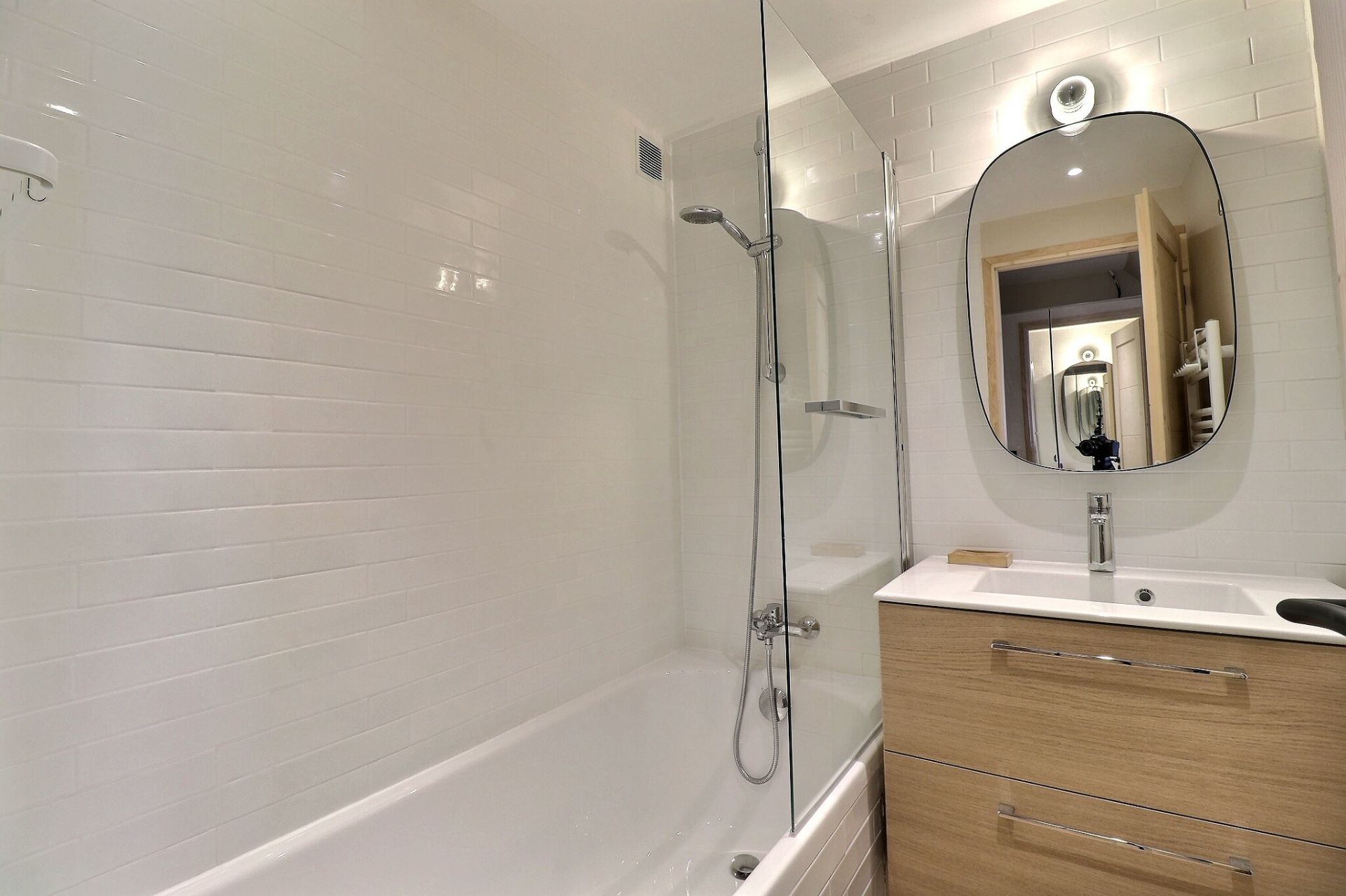 Une salle de bain du Creux de l'Ours A63, appartement en location à l'Agence Saulire à Méribel Mottaret