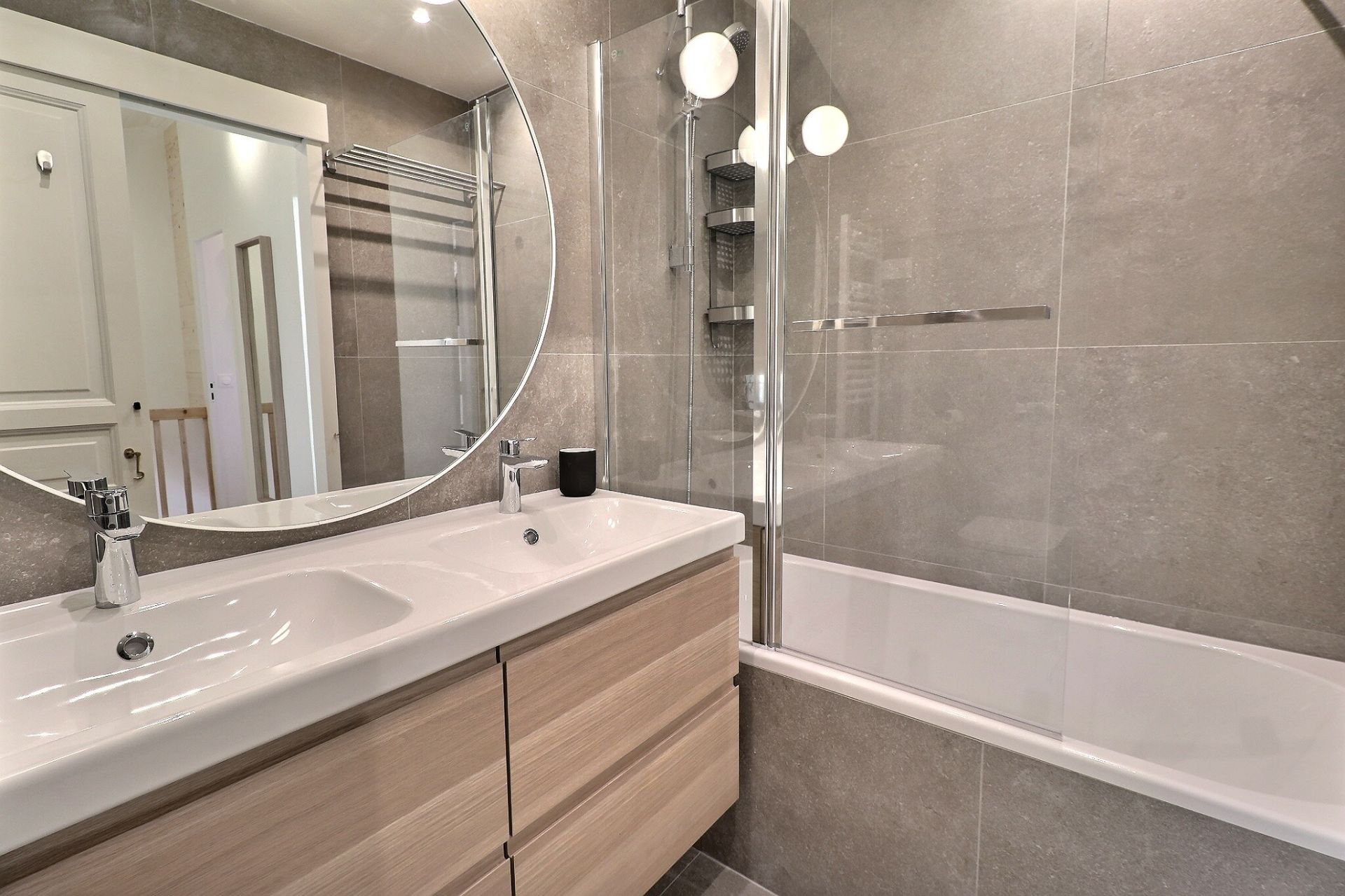Une salle de bain du Plattières 39, appartement en location à l'Agence Saulire à Méribel Mottaret