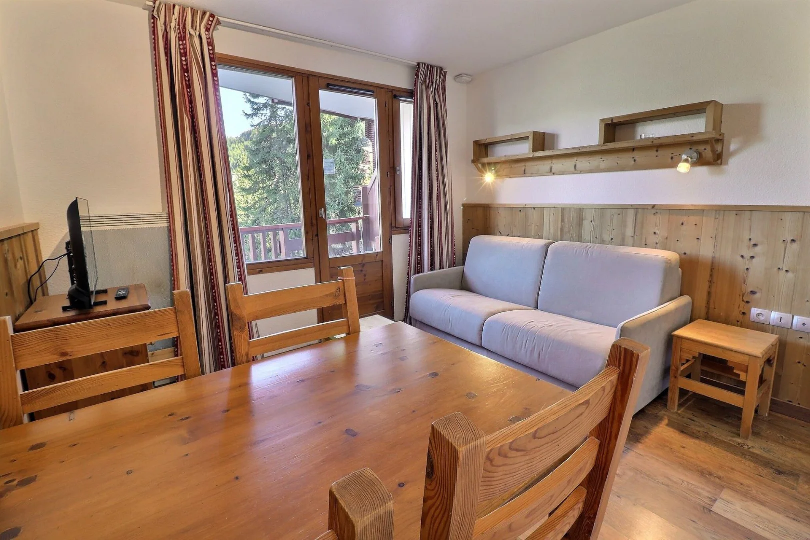 LGB822 / Deux pièces / La Tania / Centre - La Tania