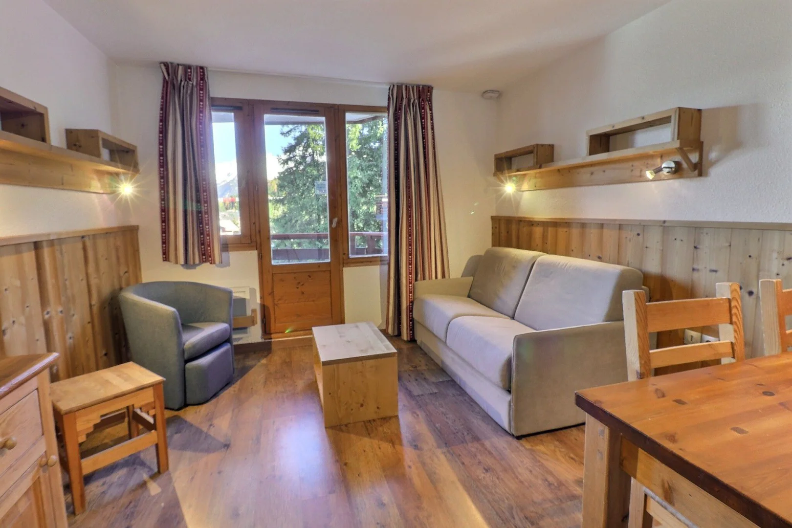 LGB826 / Deux pièces / La Tania / Centre - La Tania