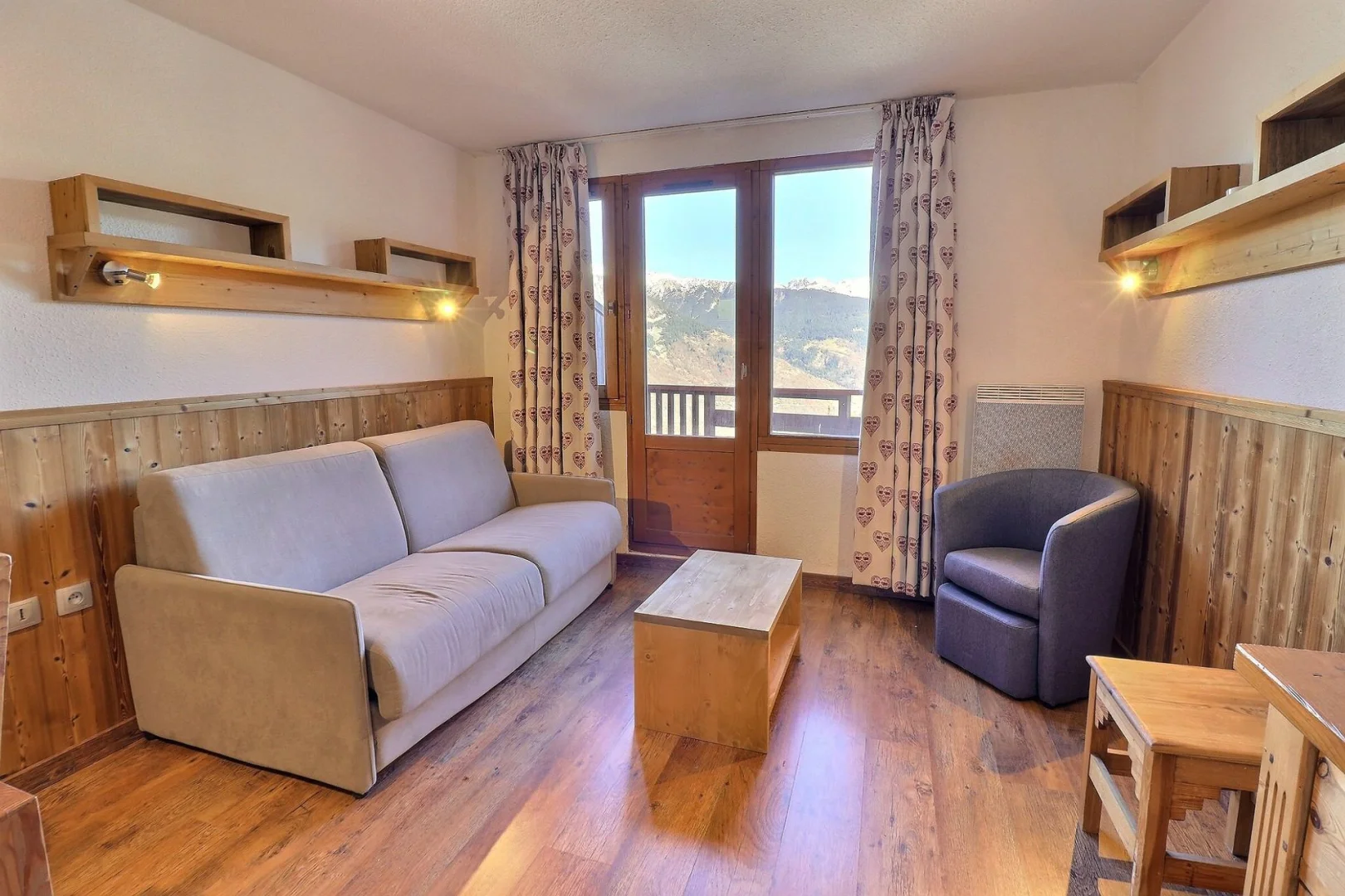 LGB912 / Deux pièces / La Tania / Centre - La Tania